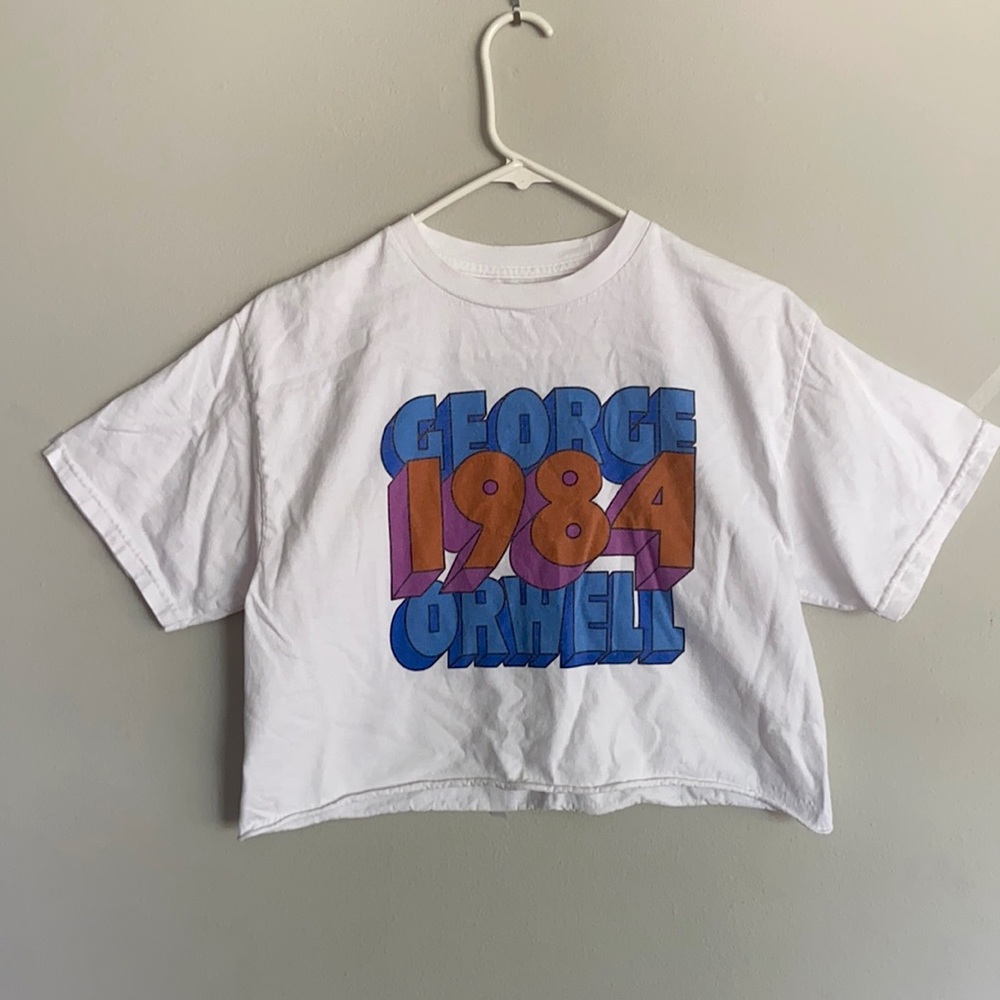 Brandy Melville short sleeve cropped tee